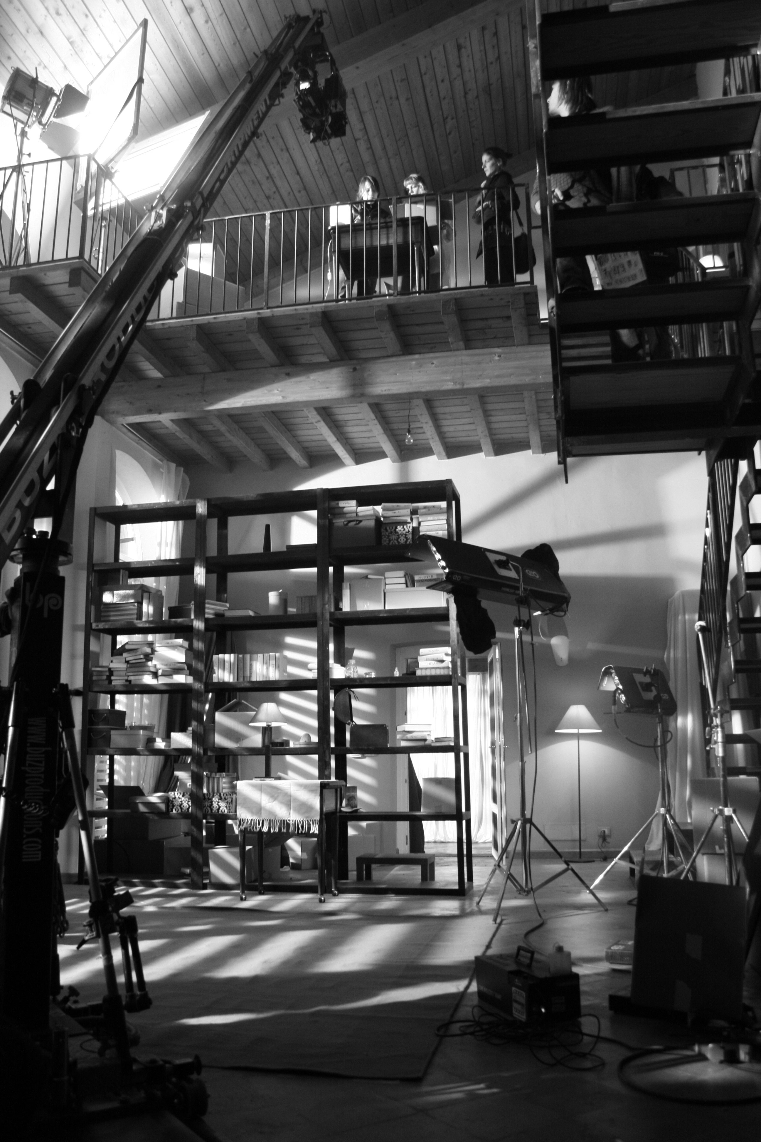 L'AMORE CI DIVIDERÀ behind the process image: SET Salone Crane.