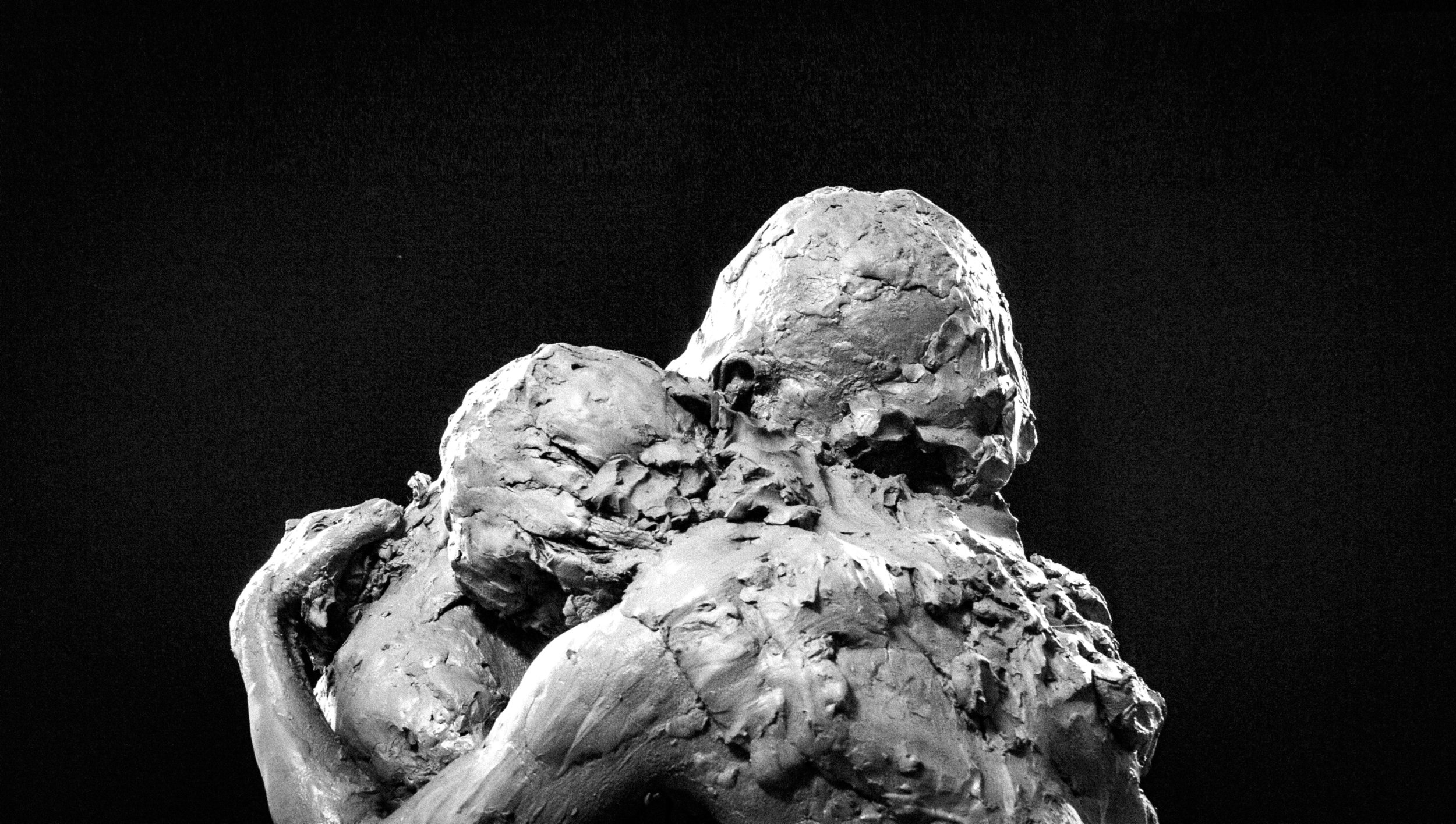 PROSERPINA still: corpi abbraccio.